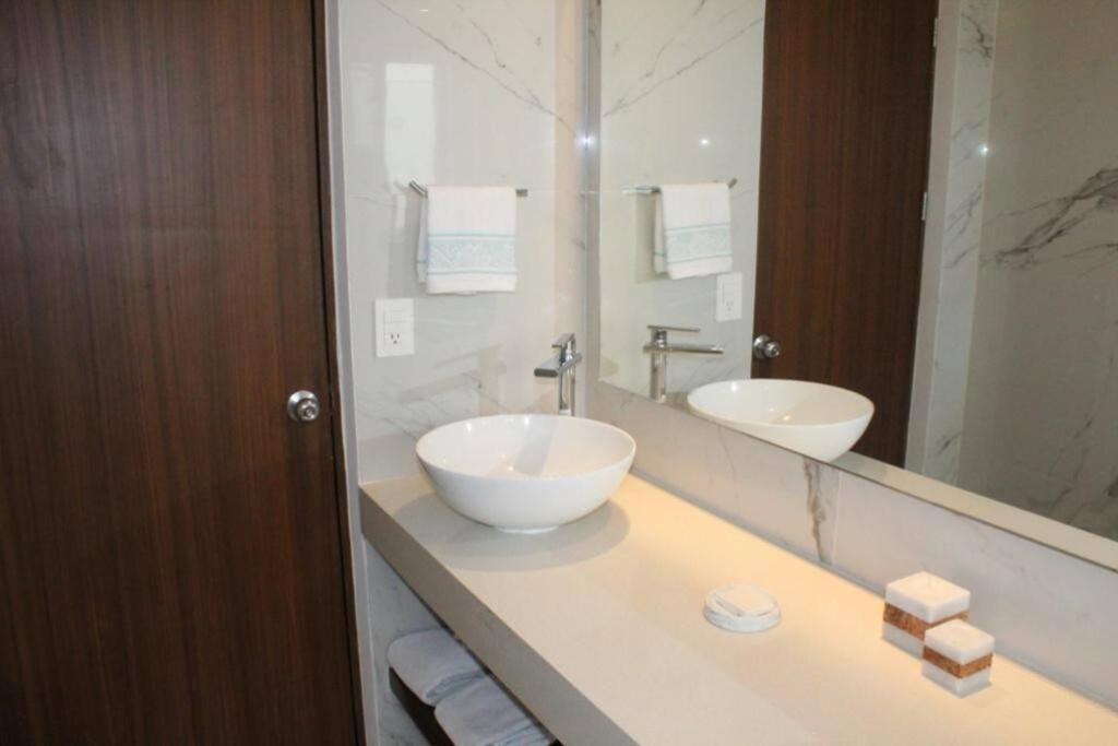 Beach Front Renewed Apartment Cancun Exterior photo